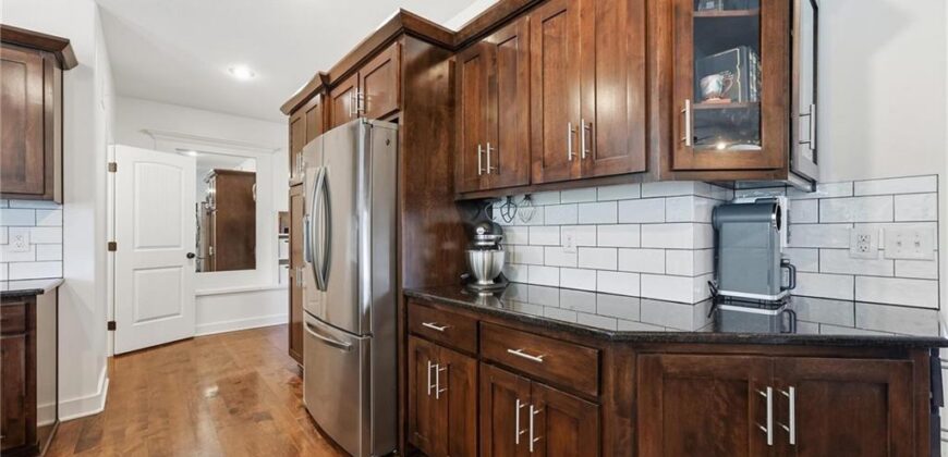 9012 N Oxford Avenue, Kansas City, MO 64157