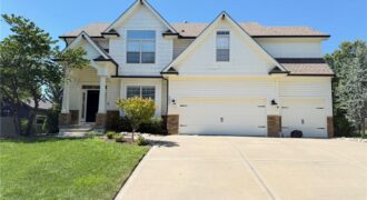 9012 N Oxford Avenue, Kansas City, MO 64157