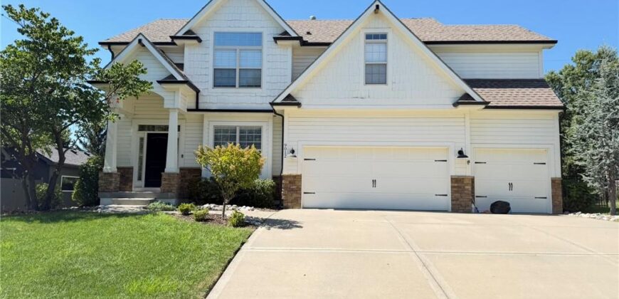 9012 N Oxford Avenue, Kansas City, MO 64157