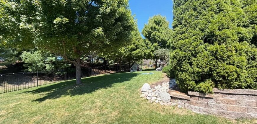 9012 N Oxford Avenue, Kansas City, MO 64157