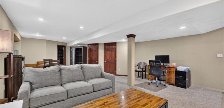 420 Shannon Avenue, Smithville, MO 64089