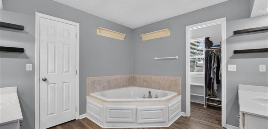 420 Shannon Avenue, Smithville, MO 64089