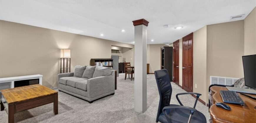 420 Shannon Avenue, Smithville, MO 64089