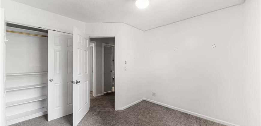 139 The Woodlands Drive, Gladstone, MO 64118