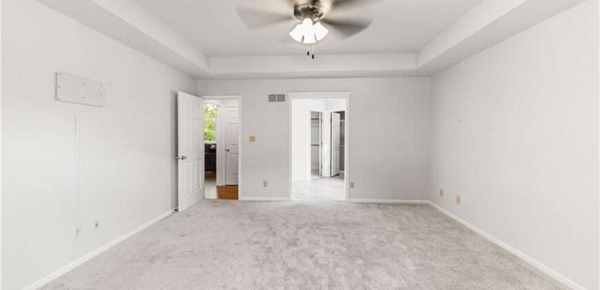 139 The Woodlands Drive, Gladstone, MO 64118
