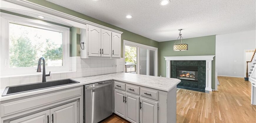139 The Woodlands Drive, Gladstone, MO 64118