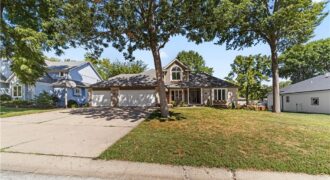 139 The Woodlands Drive, Gladstone, MO 64118