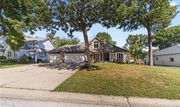 139 The Woodlands Drive, Gladstone, MO 64118