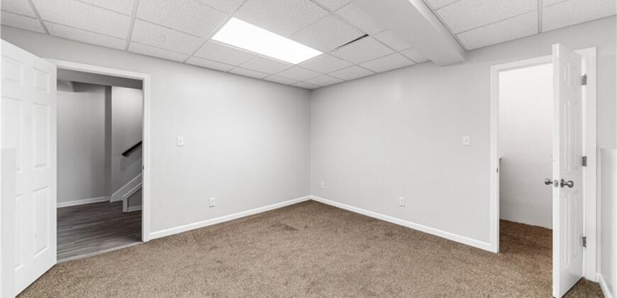 139 The Woodlands Drive, Gladstone, MO 64118