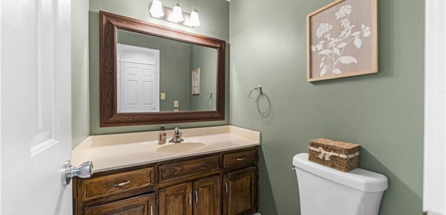 139 The Woodlands Drive, Gladstone, MO 64118