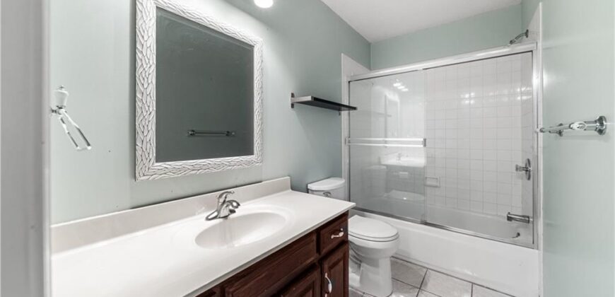 139 The Woodlands Drive, Gladstone, MO 64118