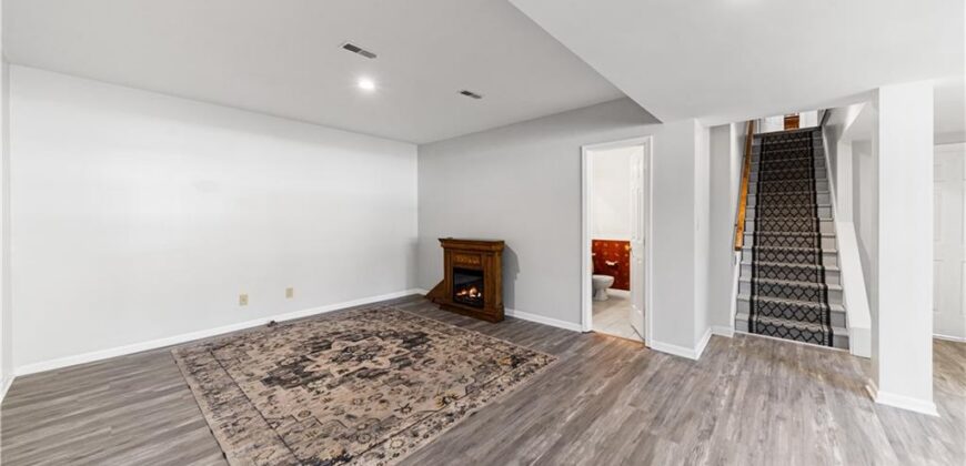 139 The Woodlands Drive, Gladstone, MO 64118
