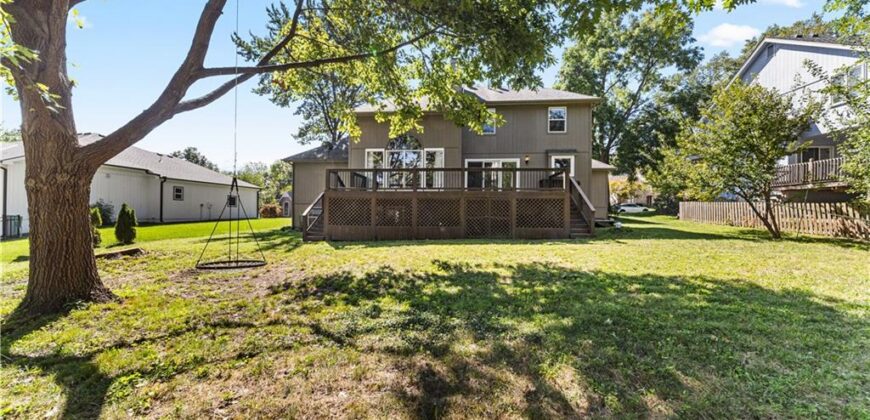 139 The Woodlands Drive, Gladstone, MO 64118