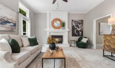 5512 Meadow Lake Street, Parkville, MO 64152
