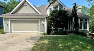 5512 Meadow Lake Street, Parkville, MO 64152