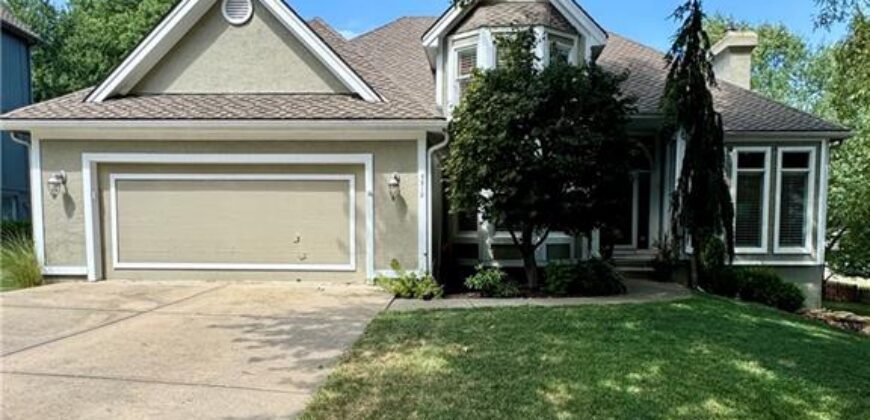 5512 Meadow Lake Street, Parkville, MO 64152