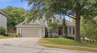 5512 Meadow Lake Street, Parkville, MO 64152