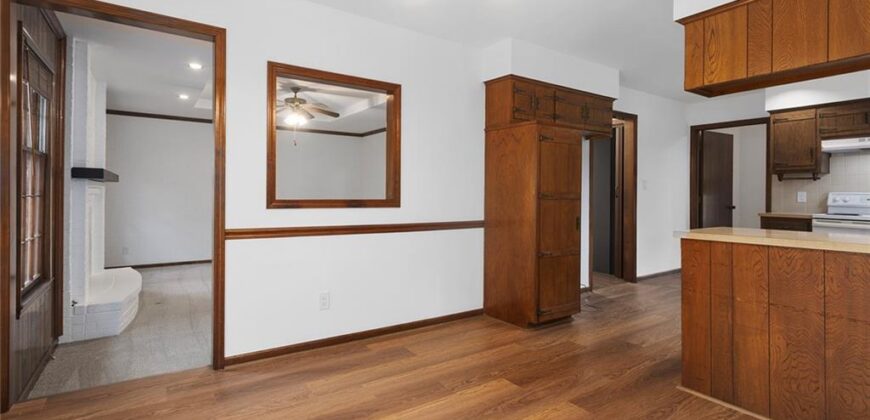 2001 Place Liberte Drive, Liberty, MO 64068