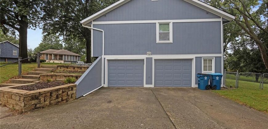 2001 Place Liberte Drive, Liberty, MO 64068