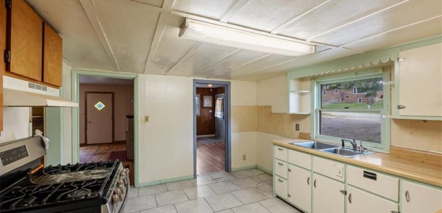 102 Collette Street, Excelsior Springs, MO 64024