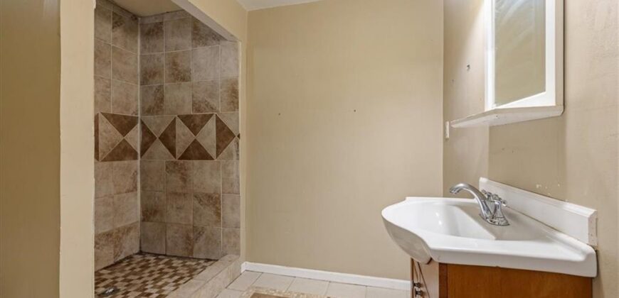 102 Collette Street, Excelsior Springs, MO 64024