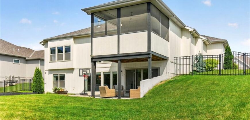 5968 Oak Creek Court, Parkville, MO 64152