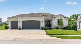 5968 Oak Creek Court, Parkville, MO 64152