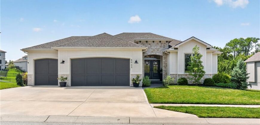 5968 Oak Creek Court, Parkville, MO 64152