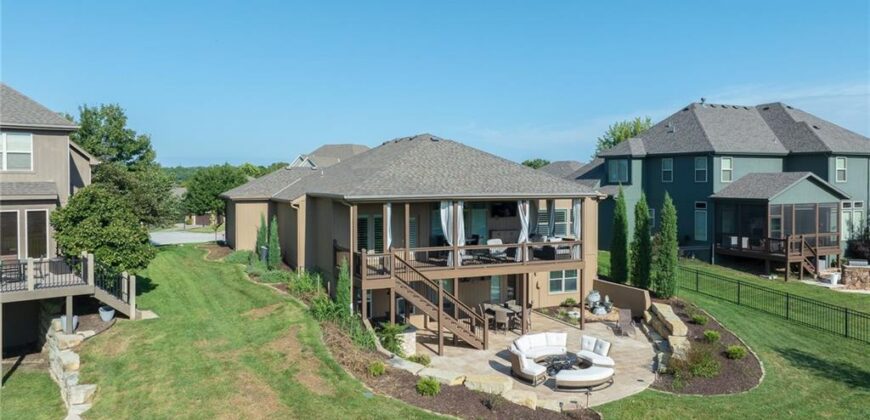 6472 N Whitetail Way, Parkville, MO 64152
