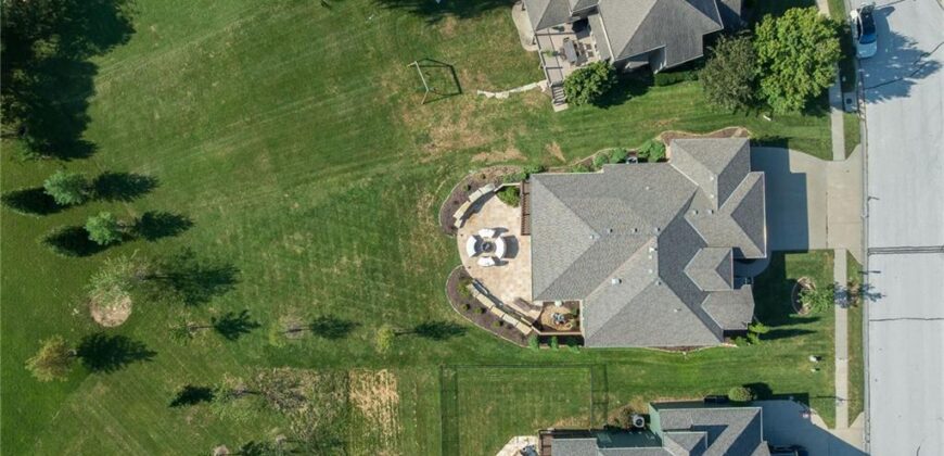 6472 N Whitetail Way, Parkville, MO 64152