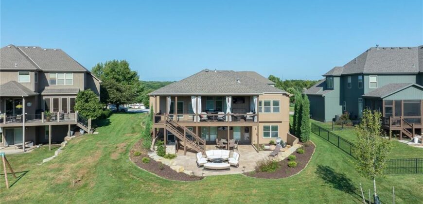 6472 N Whitetail Way, Parkville, MO 64152