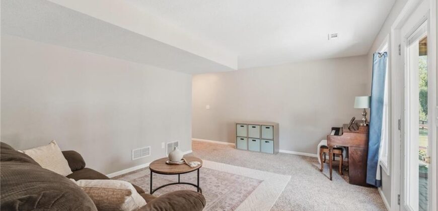 6122 N Coventry Avenue, Kansas City, MO 64151