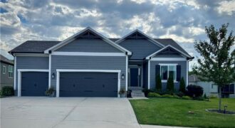 7445 NW Chambers Court, Parkville, MO 64152