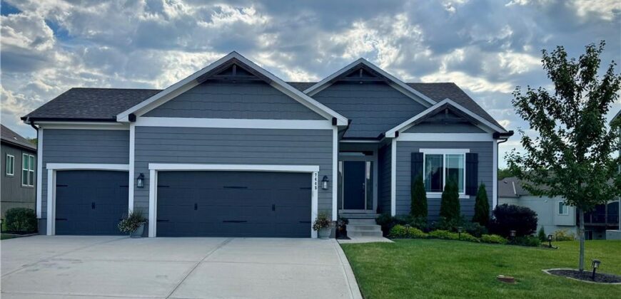 7445 NW Chambers Court, Parkville, MO 64152
