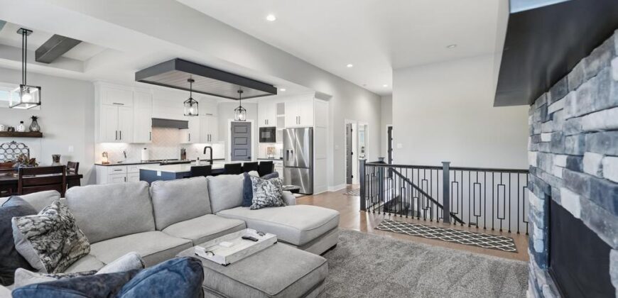 11730 N Laurel Avenue, Kansas City, MO 64157