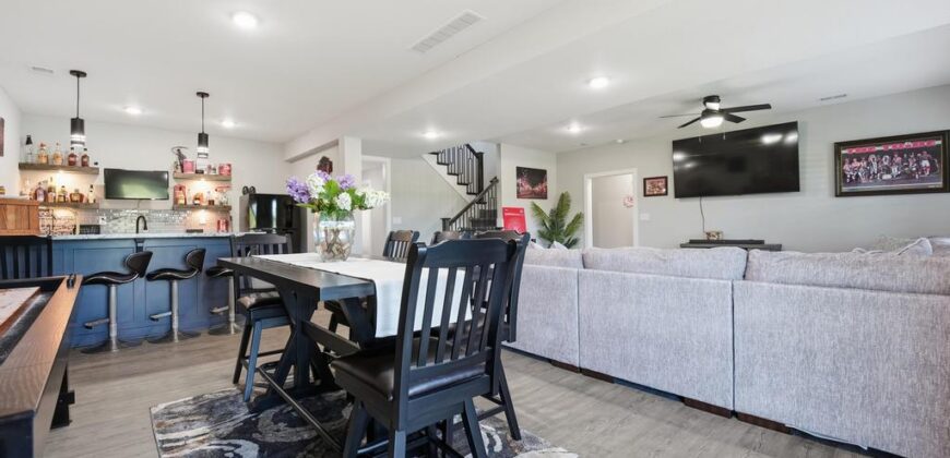 11730 N Laurel Avenue, Kansas City, MO 64157