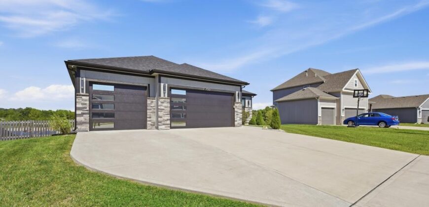 11730 N Laurel Avenue, Kansas City, MO 64157