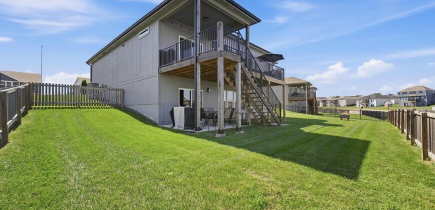 11730 N Laurel Avenue, Kansas City, MO 64157