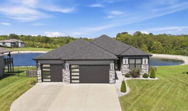 11730 N Laurel Avenue, Kansas City, MO 64157