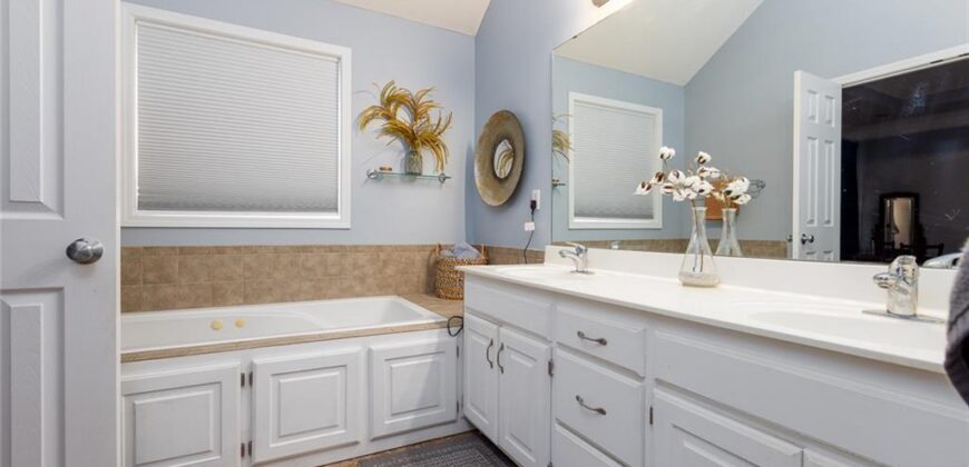 8211 NE 98th Street, Kansas City, MO 64157