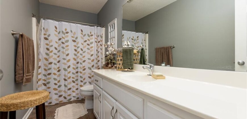 8211 NE 98th Street, Kansas City, MO 64157