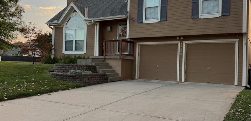 11200 N Lewis Avenue, Kansas City, MO 64157