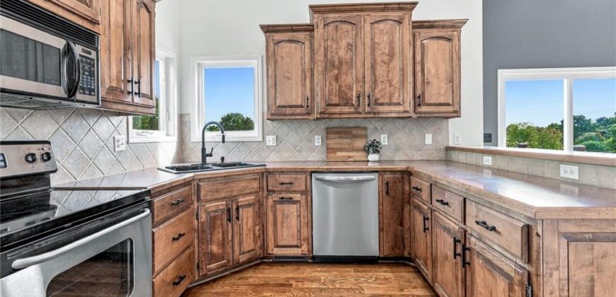 1603 NE 180th Terrace, Smithville, MO 64089