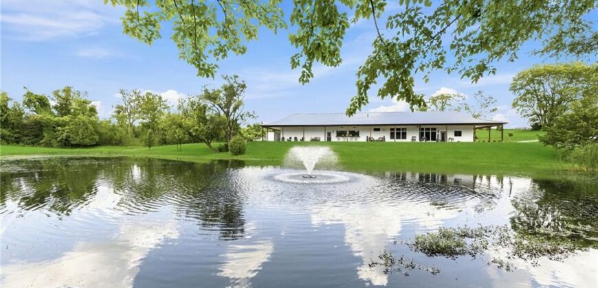12820 NW Crooked Road, Parkville, MO 64152