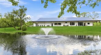 12820 NW Crooked Road, Parkville, MO 64152