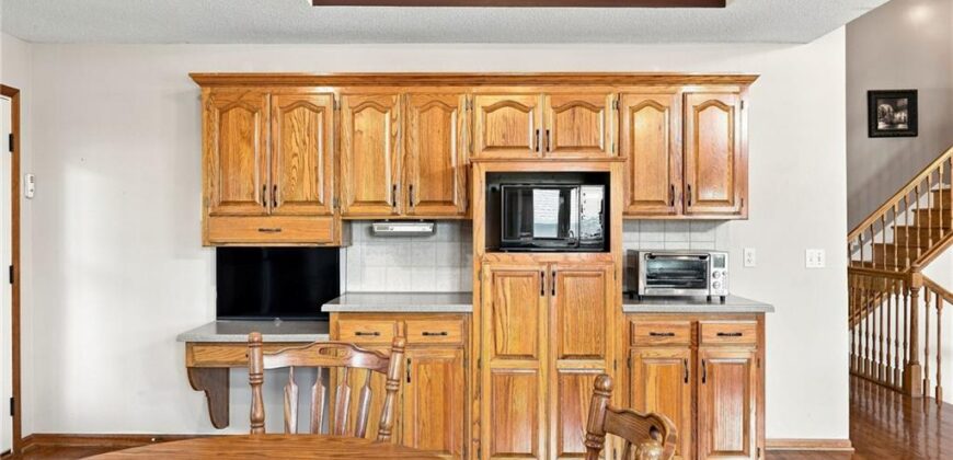 6726 N Charleston Drive, Kansas City, MO 64119