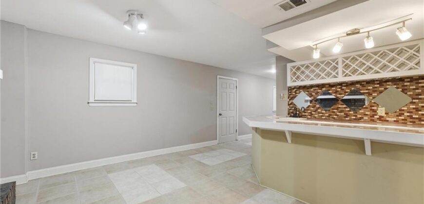 5528 NW Verlin Drive, Kansas City, MO 64152