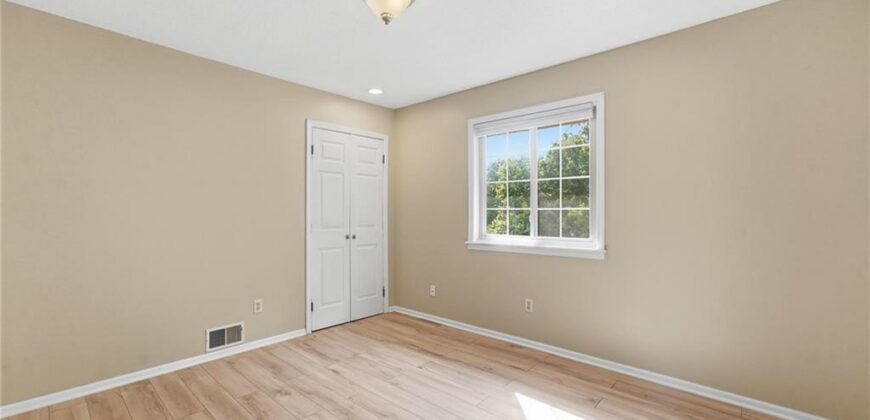 5528 NW Verlin Drive, Kansas City, MO 64152