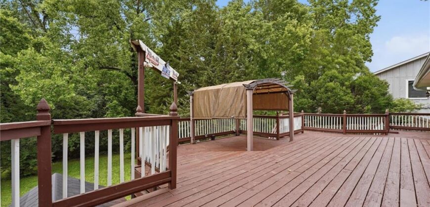 5528 NW Verlin Drive, Kansas City, MO 64152