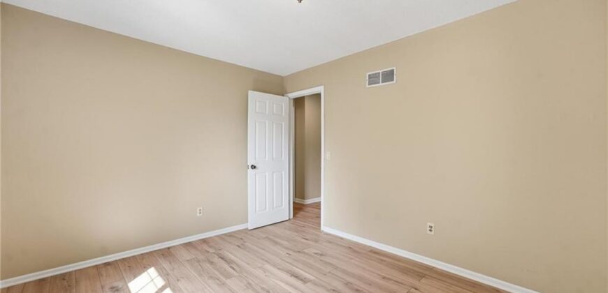 5528 NW Verlin Drive, Kansas City, MO 64152